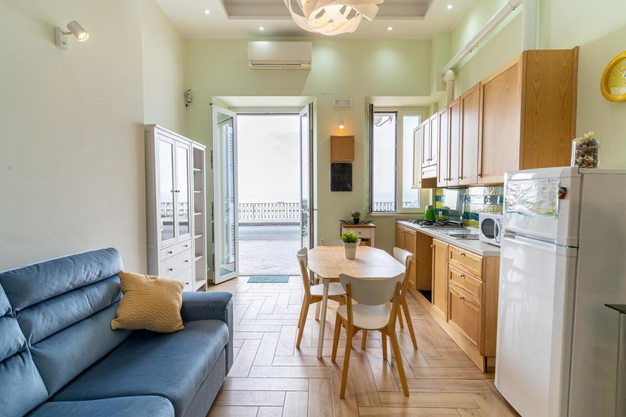Giardini Naxos Lovely Flat In Front Of The Beach Ngoại thất bức ảnh